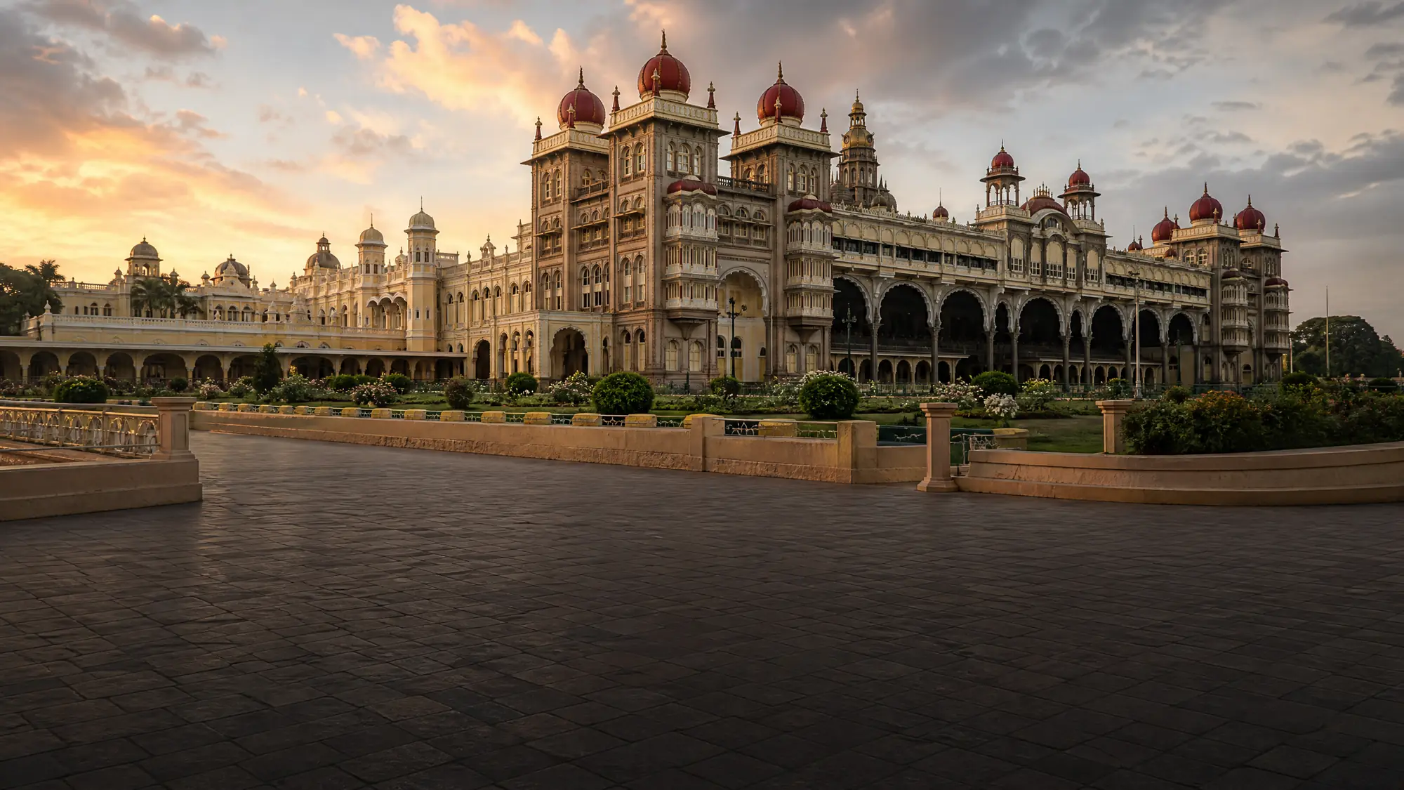Erkunden Sie die offizielle Residenz der Wadiyar-Dynastie, historische Kunstgalerien und einen jahrhundertealten Basar in Karnatakas Stadt der Paläste.